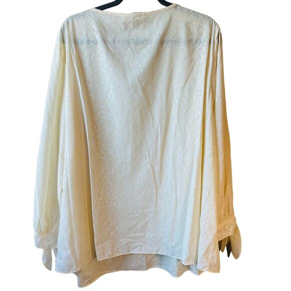 Michael Kors Ivory Blouse  3X - Picture 2 of 5